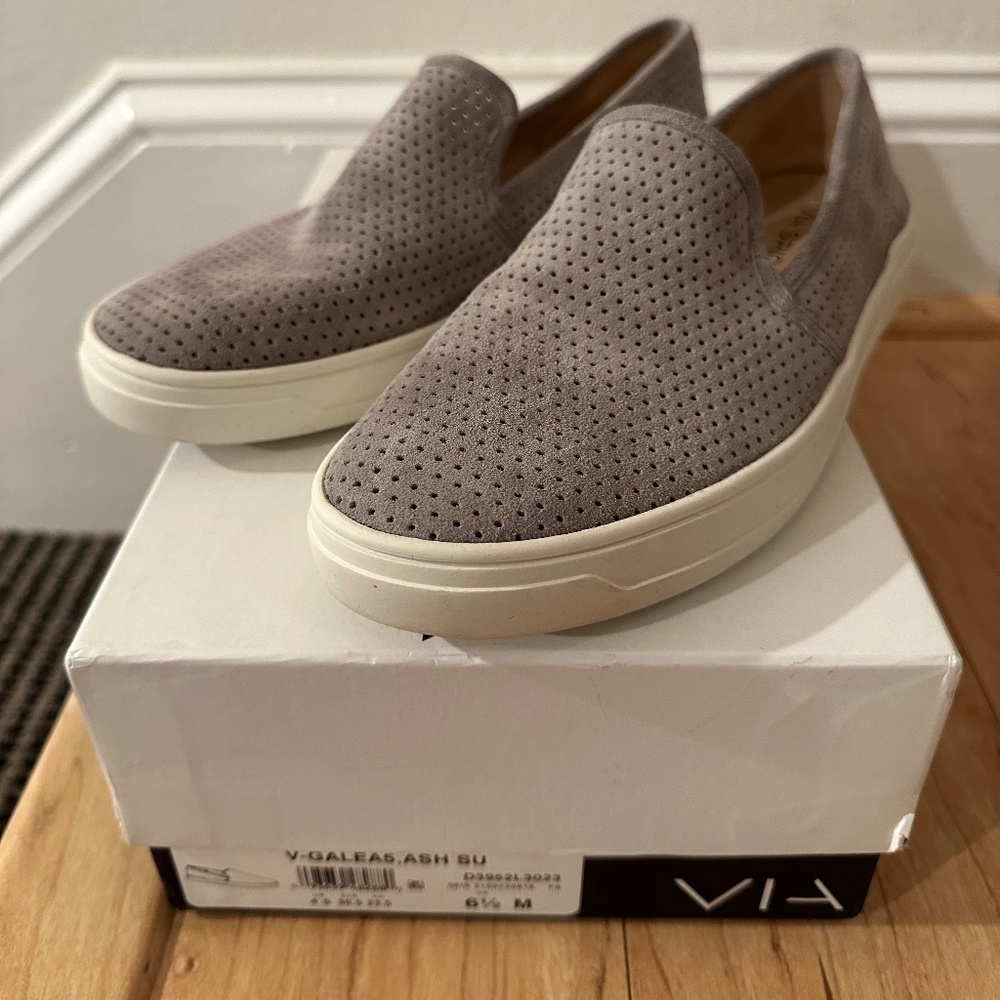 Via Spiga V Galea 5 Ash Grey 6.5M Shoes - Brand new in box!